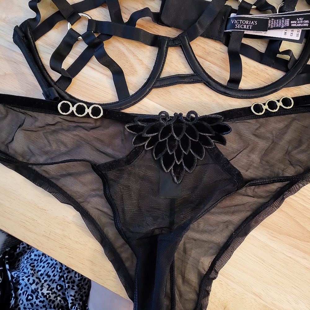 VS bra and panties set 36C Large